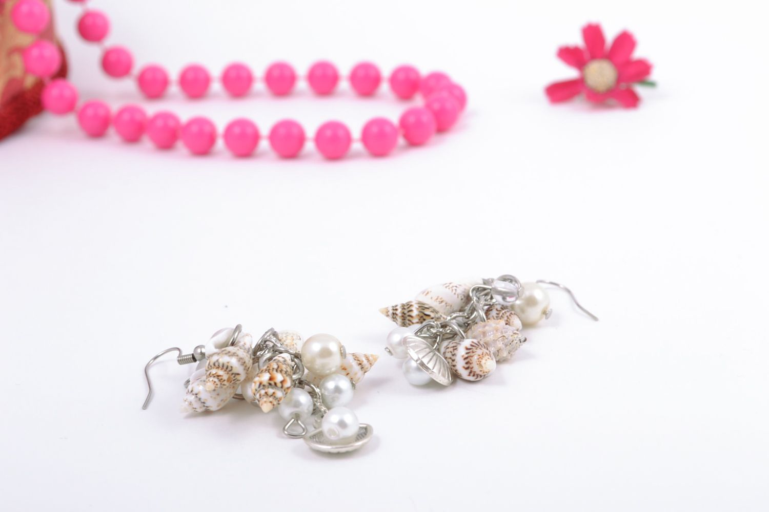 Boucles d'oreilles en coquillages et perles artificielles faites main pour femme photo 1
