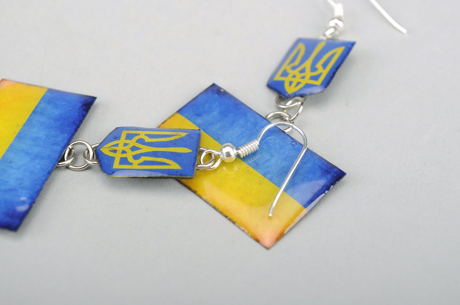 Boucles d'oreilles avec trident et drapeau ukrainiens photo 1