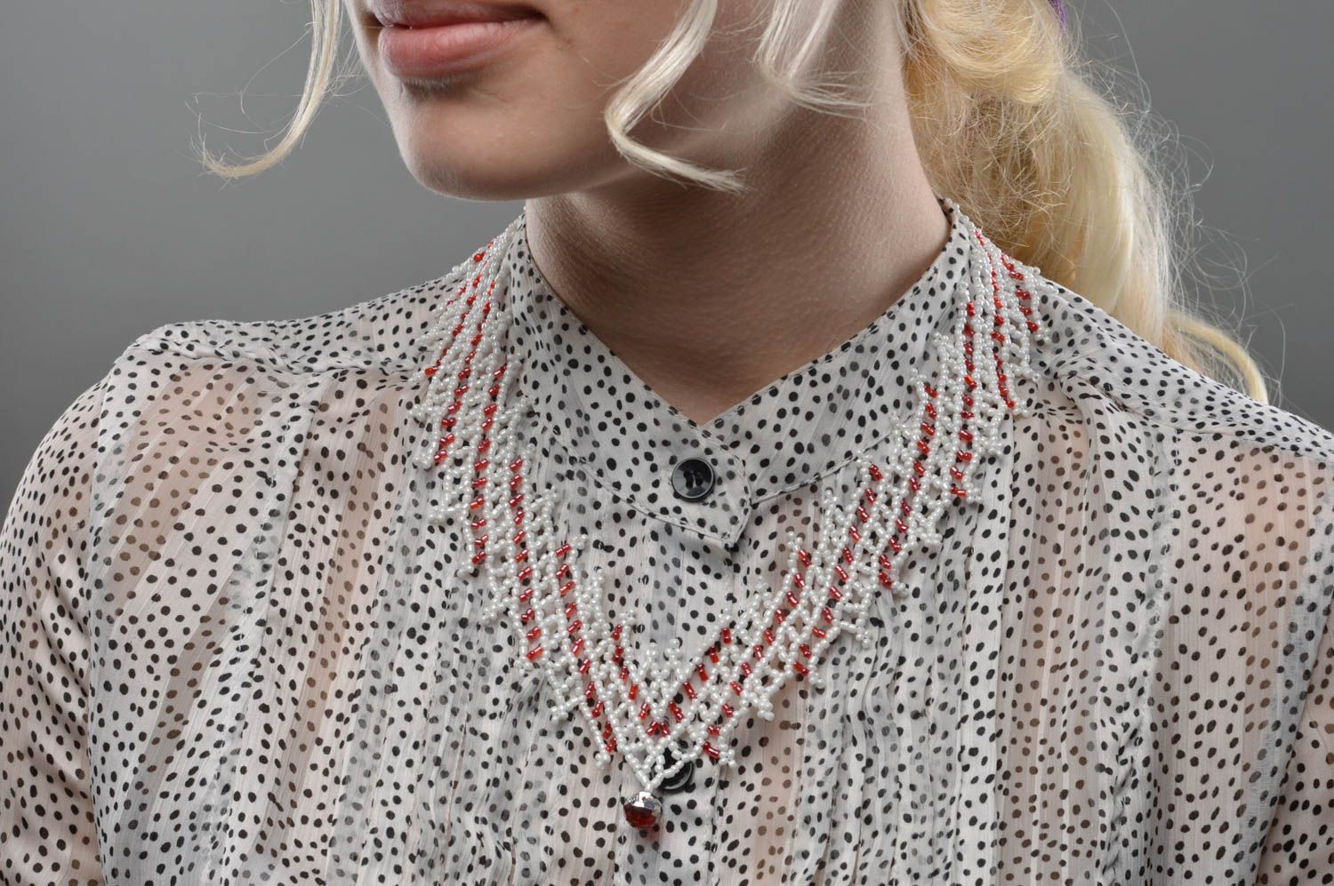 Ожерелье из бисера плетеное ручной работы авторское красивое Рубиновый глаз фото 5