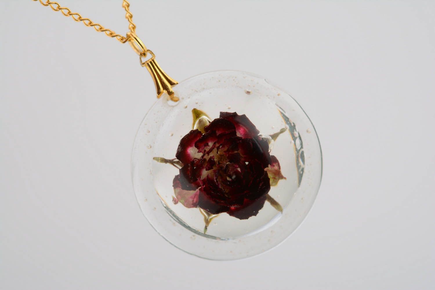 Ciondolo di resina epossidica fatto a mano pendente originale da donna con fiori foto 4