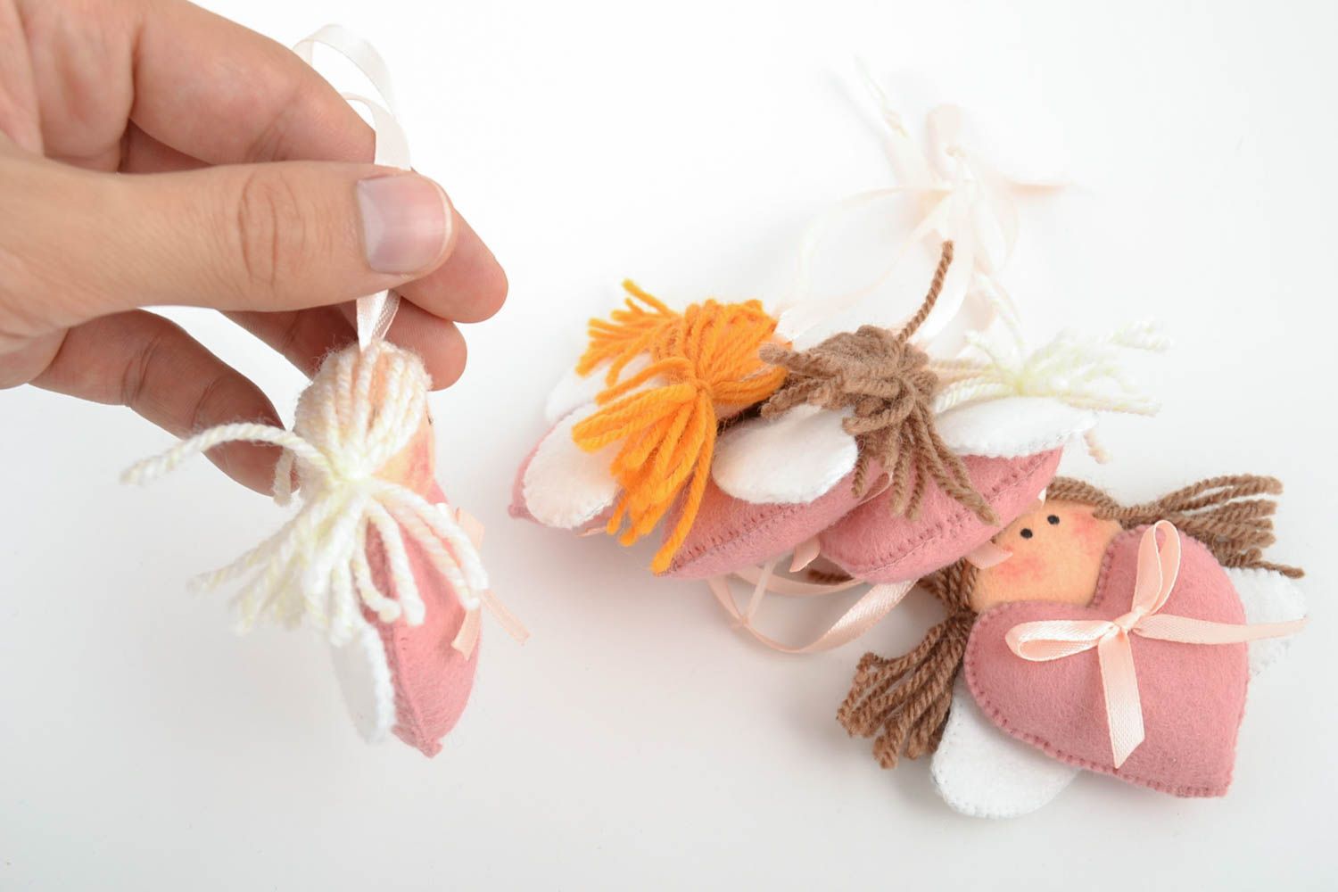 Juego de cinco juguetes de tela de fieltro artesanales con forma de ángeles foto 5