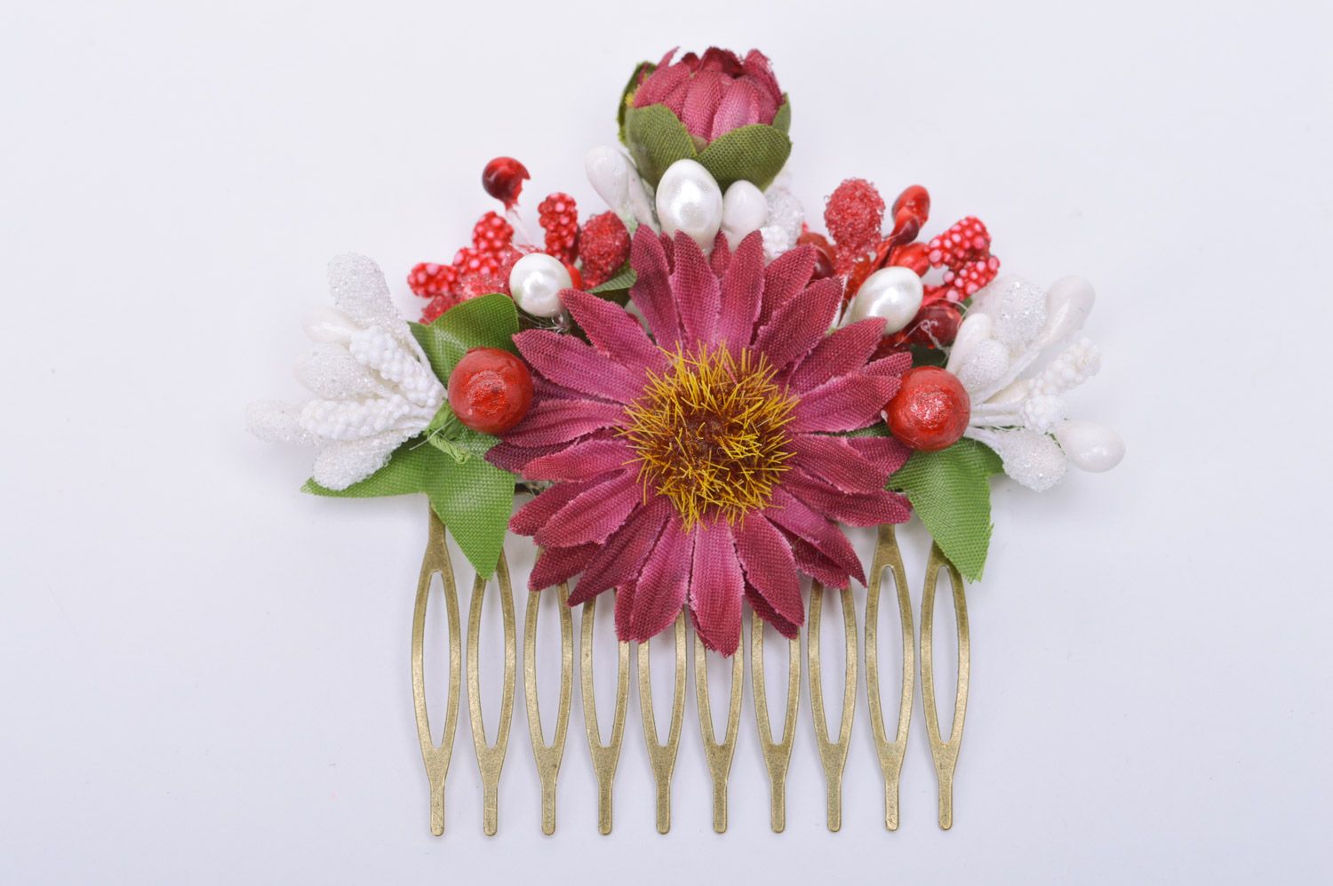 Peigne à cheveux en métal fait main avec chrysanthèmes et baies artificiels photo 5
