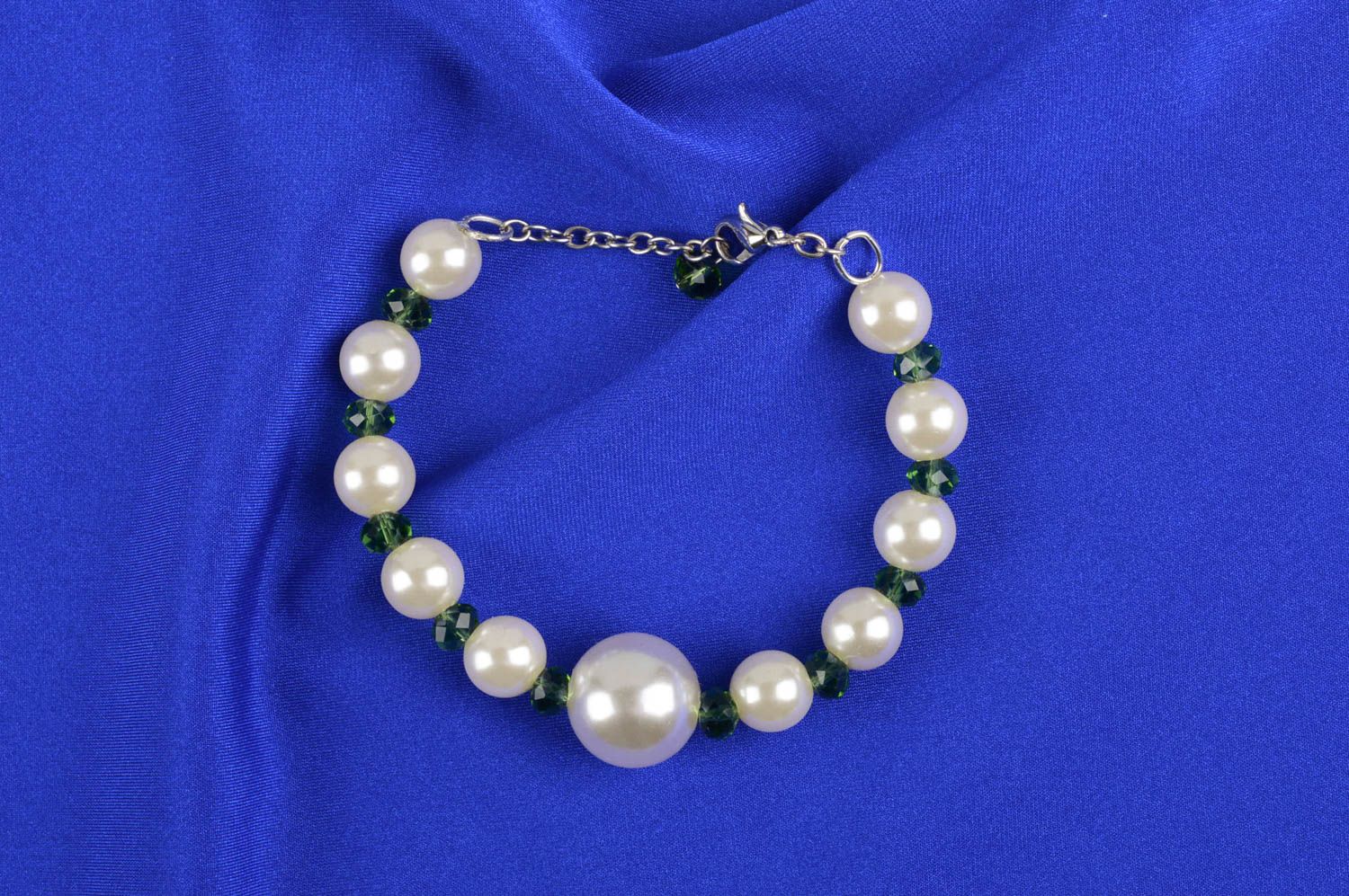 White and light green beads bracelet on-chain for girls photo 1