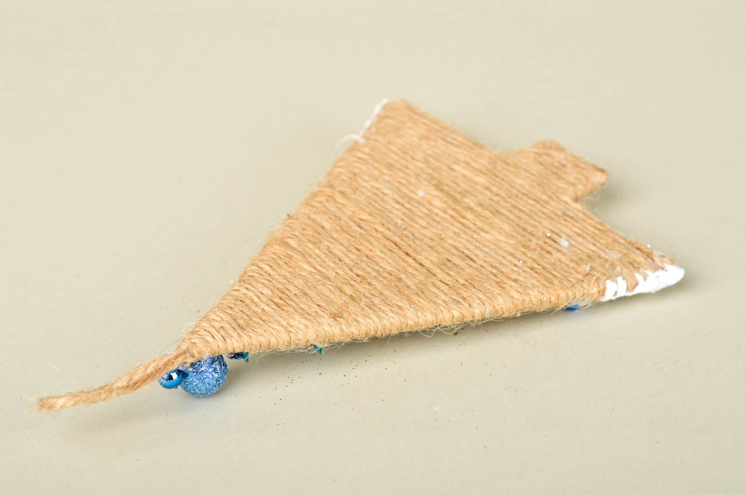 Игрушка елочка ручной работы елочная игрушка с бусинками декоративная подвеска фото 5