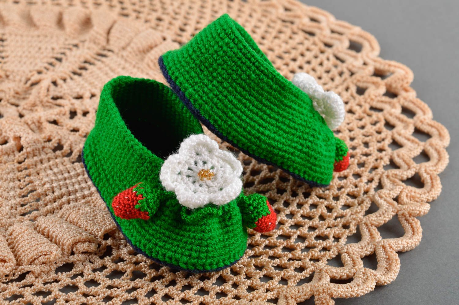 Chaussons bébé fait main Pantoufles tricot Accessoire bébé vert design original photo 1
