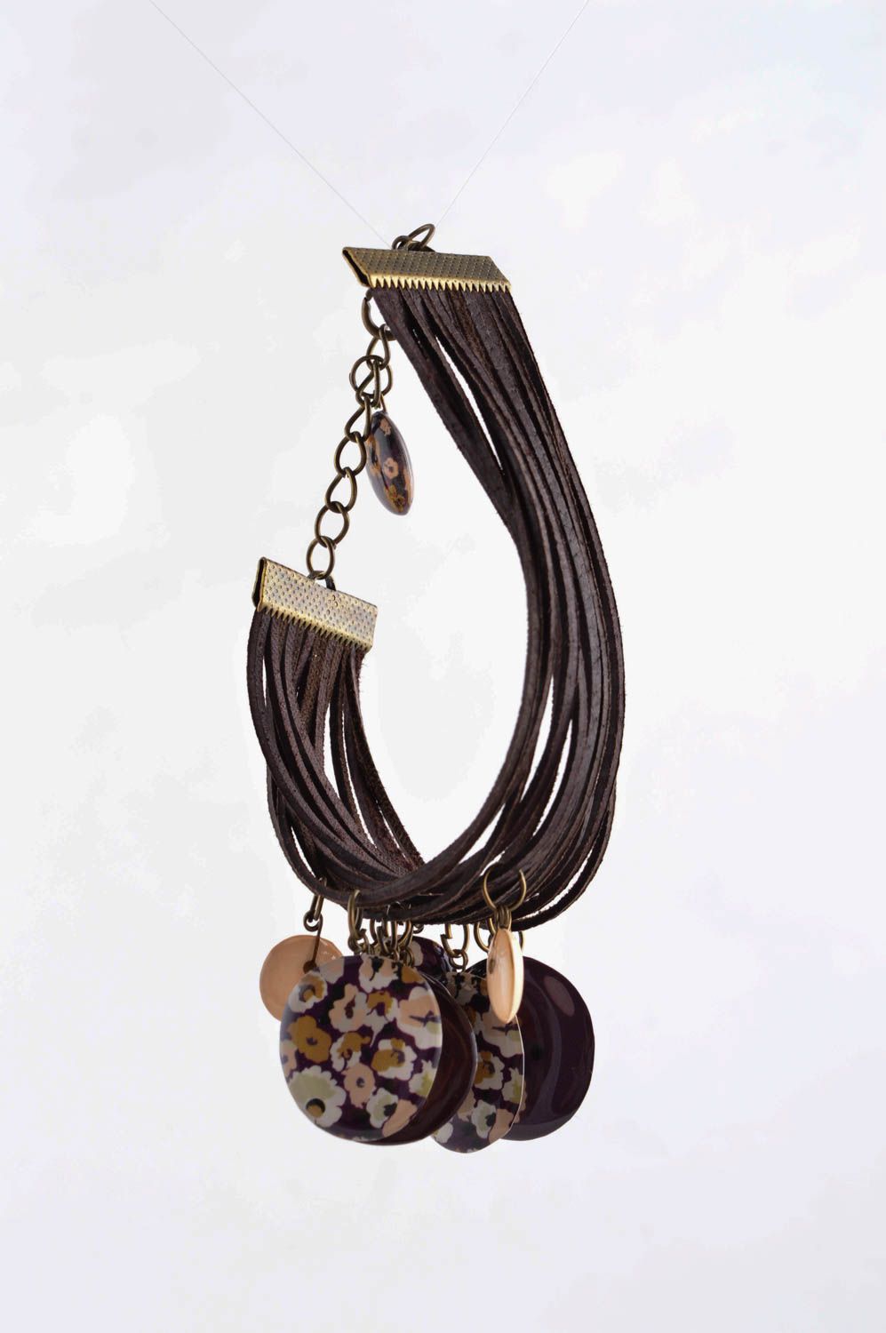 Bracelet en cuir fait main Bijou fantaisie sombre Accessoire pour femme design photo 5