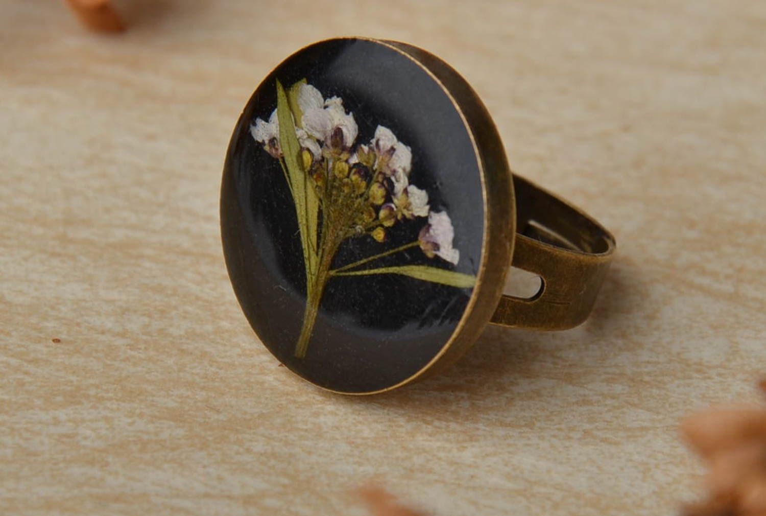 Designer ring with natural flowers photo 1
