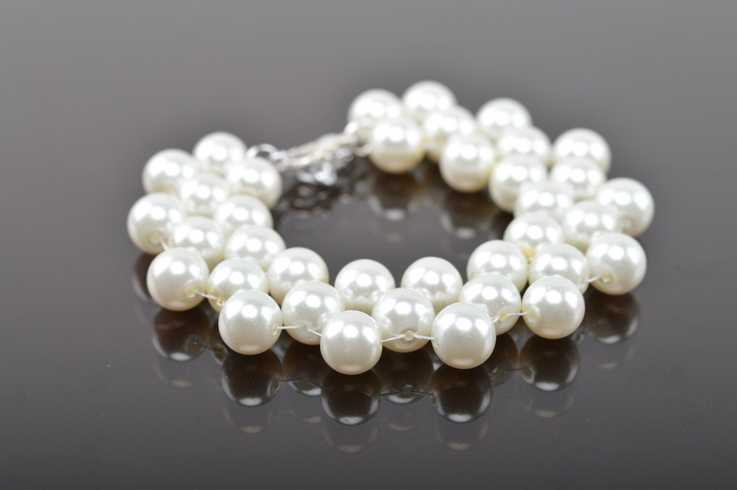 Joli bracelet blanc en perles d'imitation fait main élégant pour femme photo 1