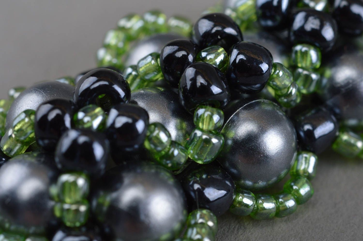 Porte-clés en perles de rocaille et perles fantaisie fait main vert anthracite photo 5