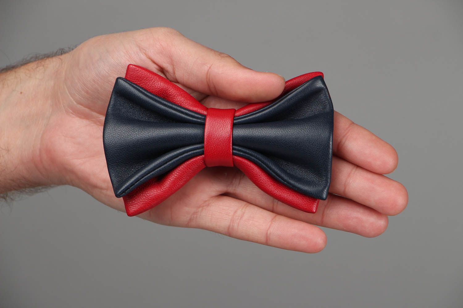 Black and red leather bow tie photo 4