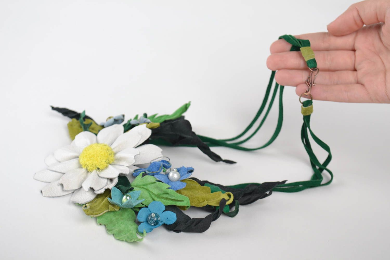 Handmade Halskette für Frauen exklusiver Schmuck Kette mit Anhänger aus Leder  foto 5