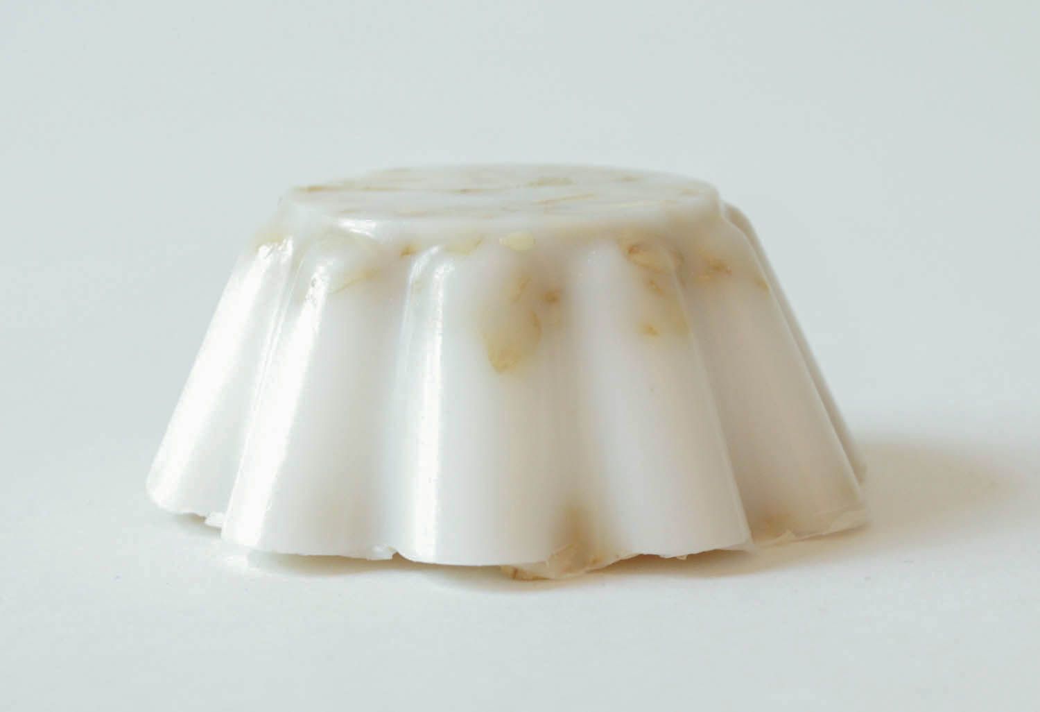 Jabón exfoliante  para cara con huesos de melocotón foto 1