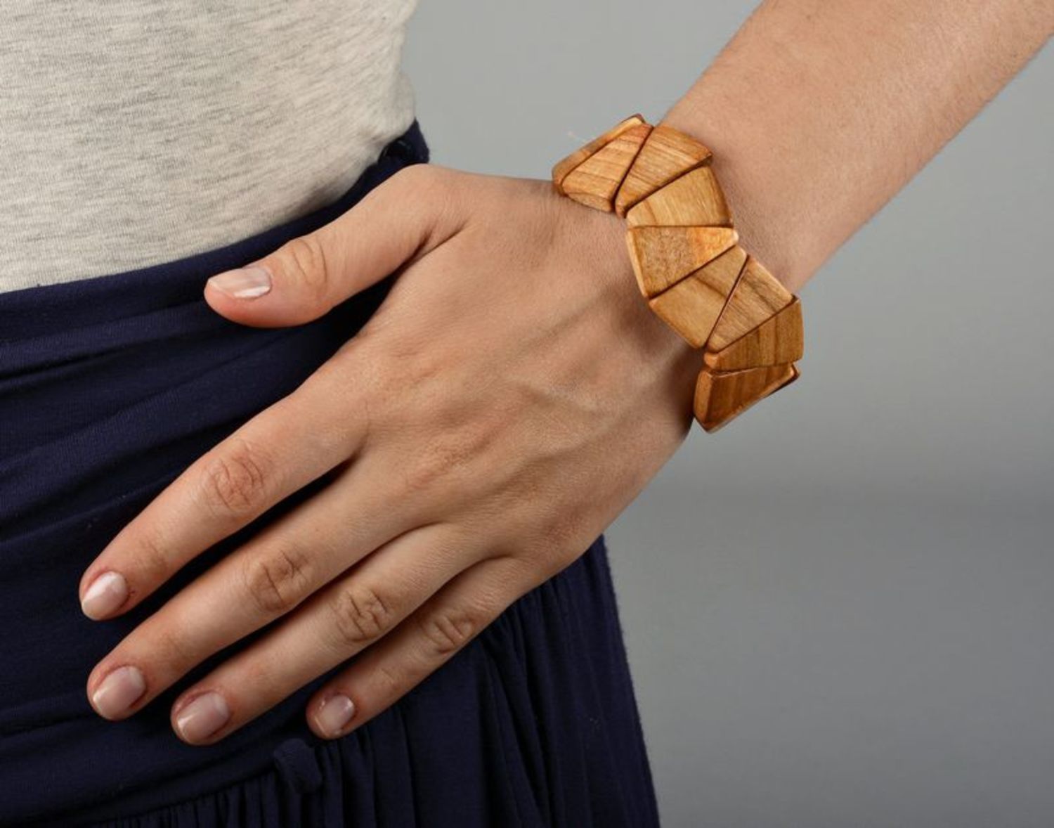 Women's wrist bracelet of brown color photo 5
