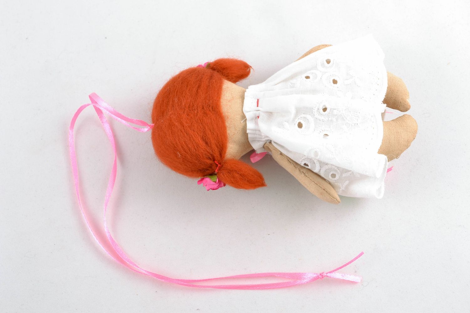 Мягкая интерьерная подвеска кукла с ванильным ароматом фото 4