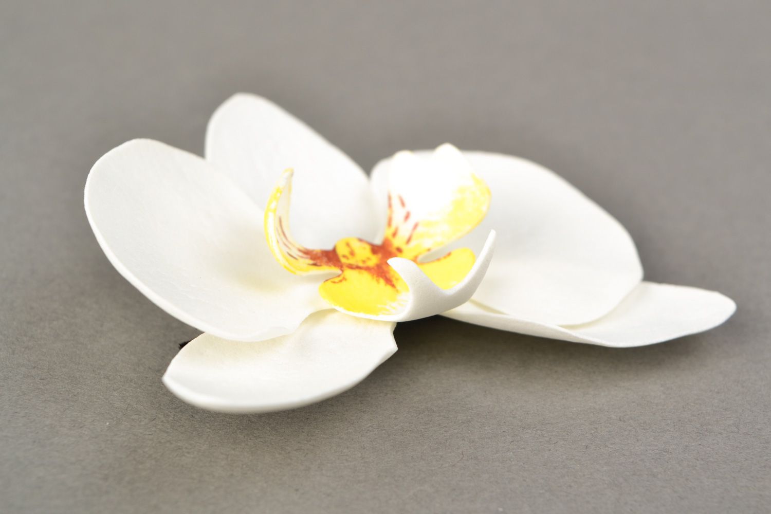 Pinza con flor para el pelo hecha a mano de goma eva Orquídea foto 5