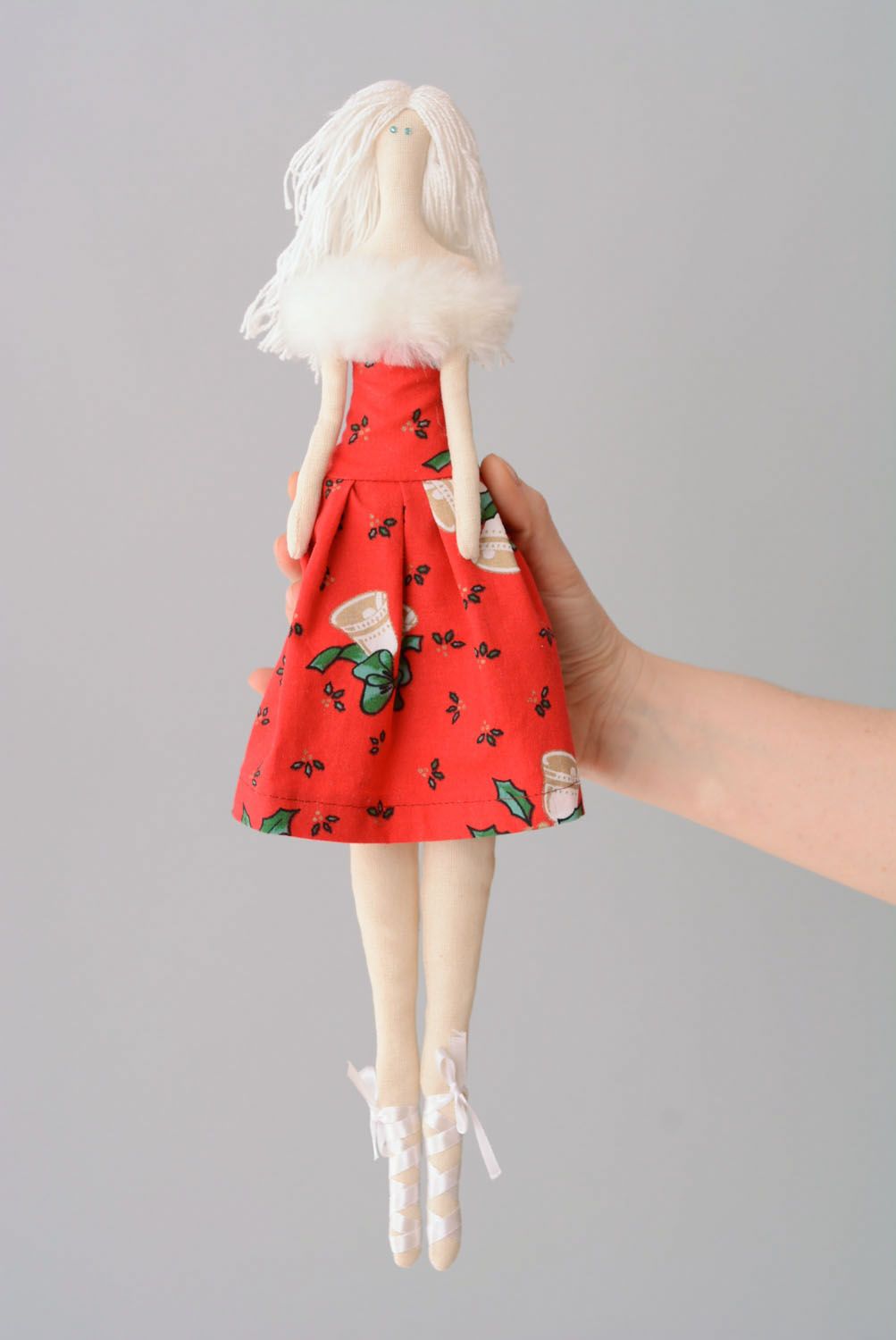 Авторская кукла в красном платье  фото 2