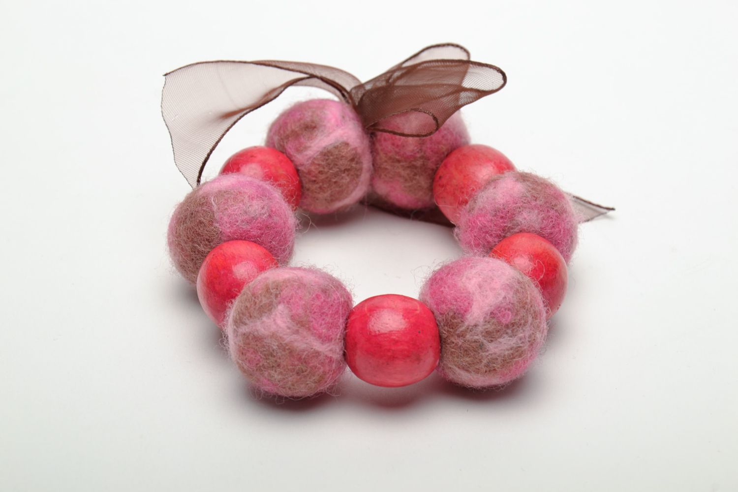 Red felted wool bracelet with ribbon photo 4