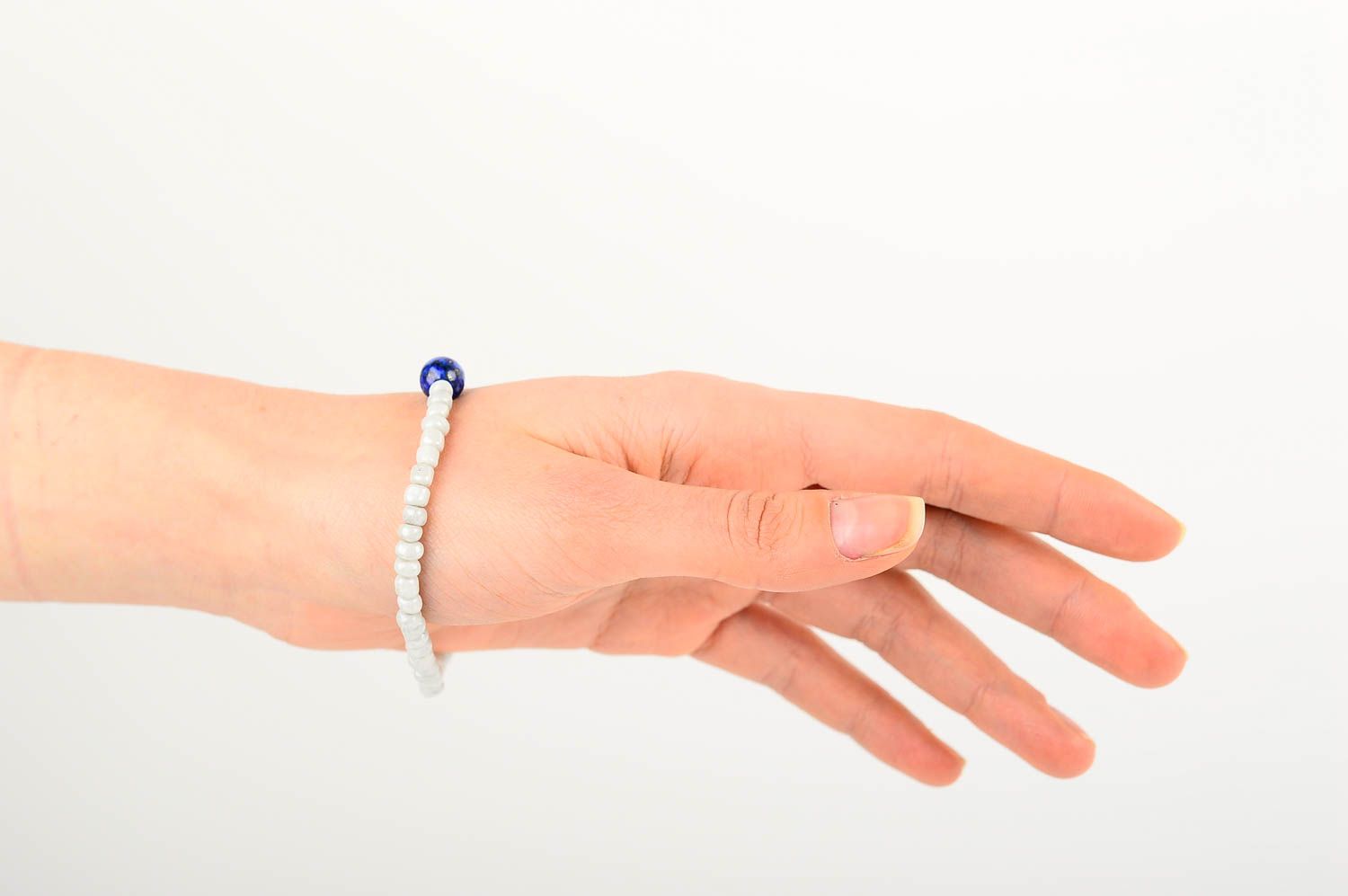 Elegant natural beads white beaded bracelet with a central dark blue bead for teen girls photo 2