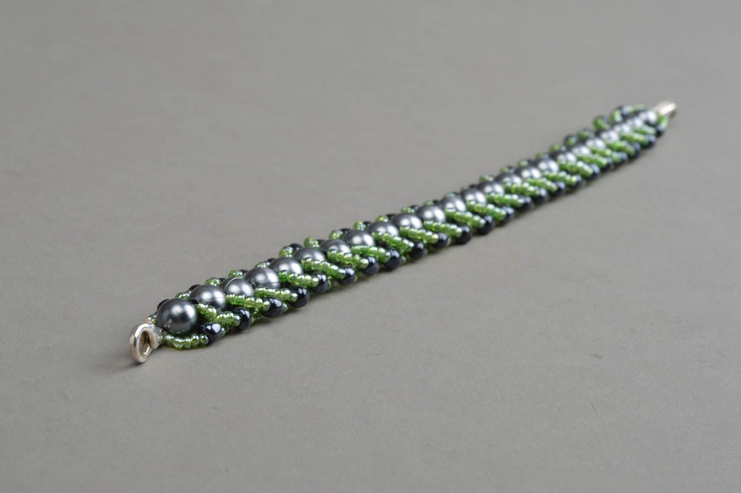 Bracelet en perles fantaisie et perles de rocaille fait main gris vert photo 3