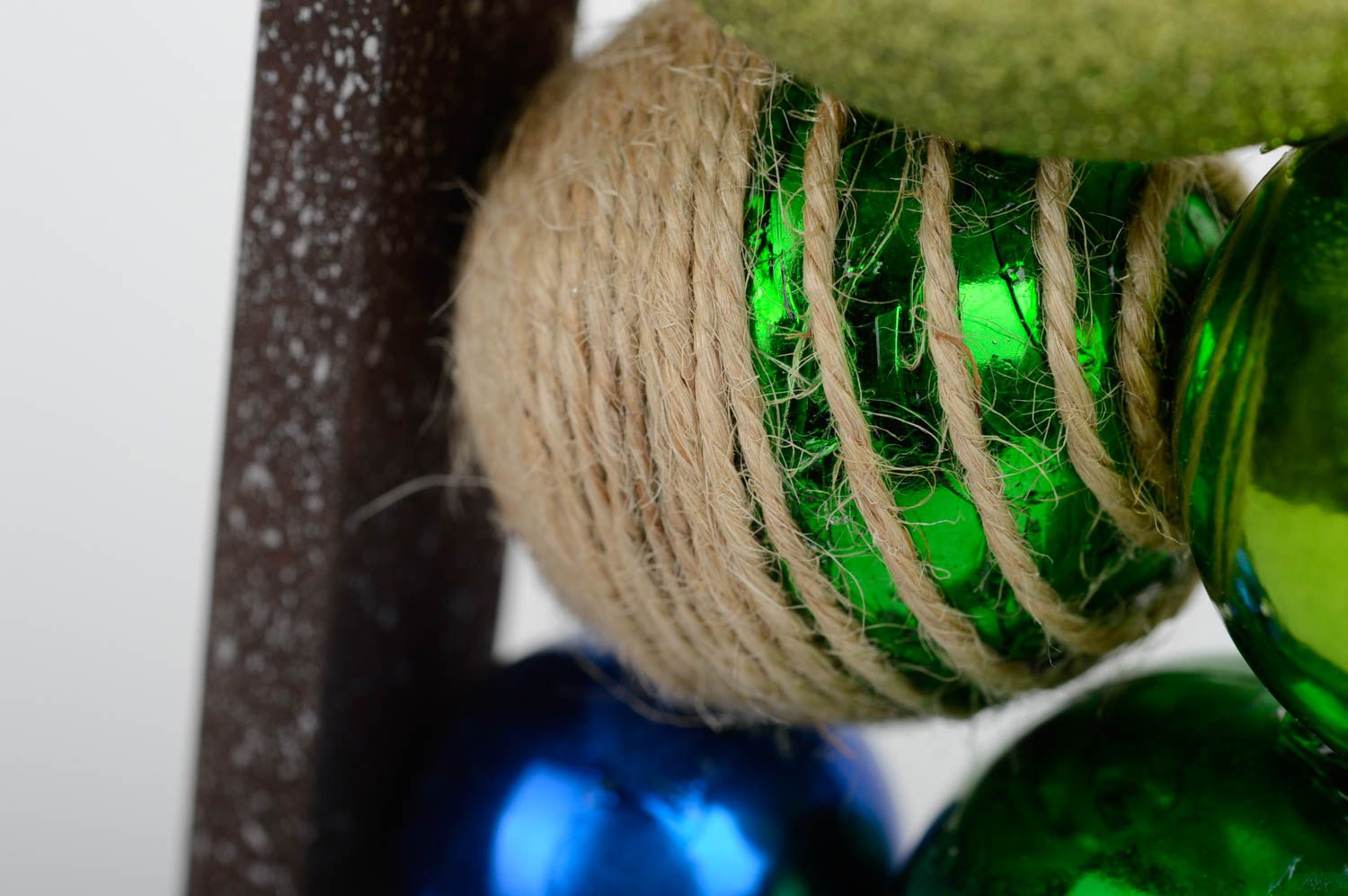 Декор для дома хэнд мэйд искусственная елка с шарами новогодний декор из дерева фото 5