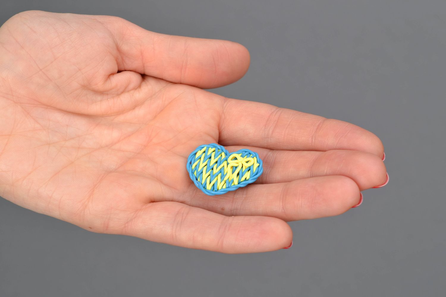 Женская брошь ручной работы из полимерной глины Сердце фото 2