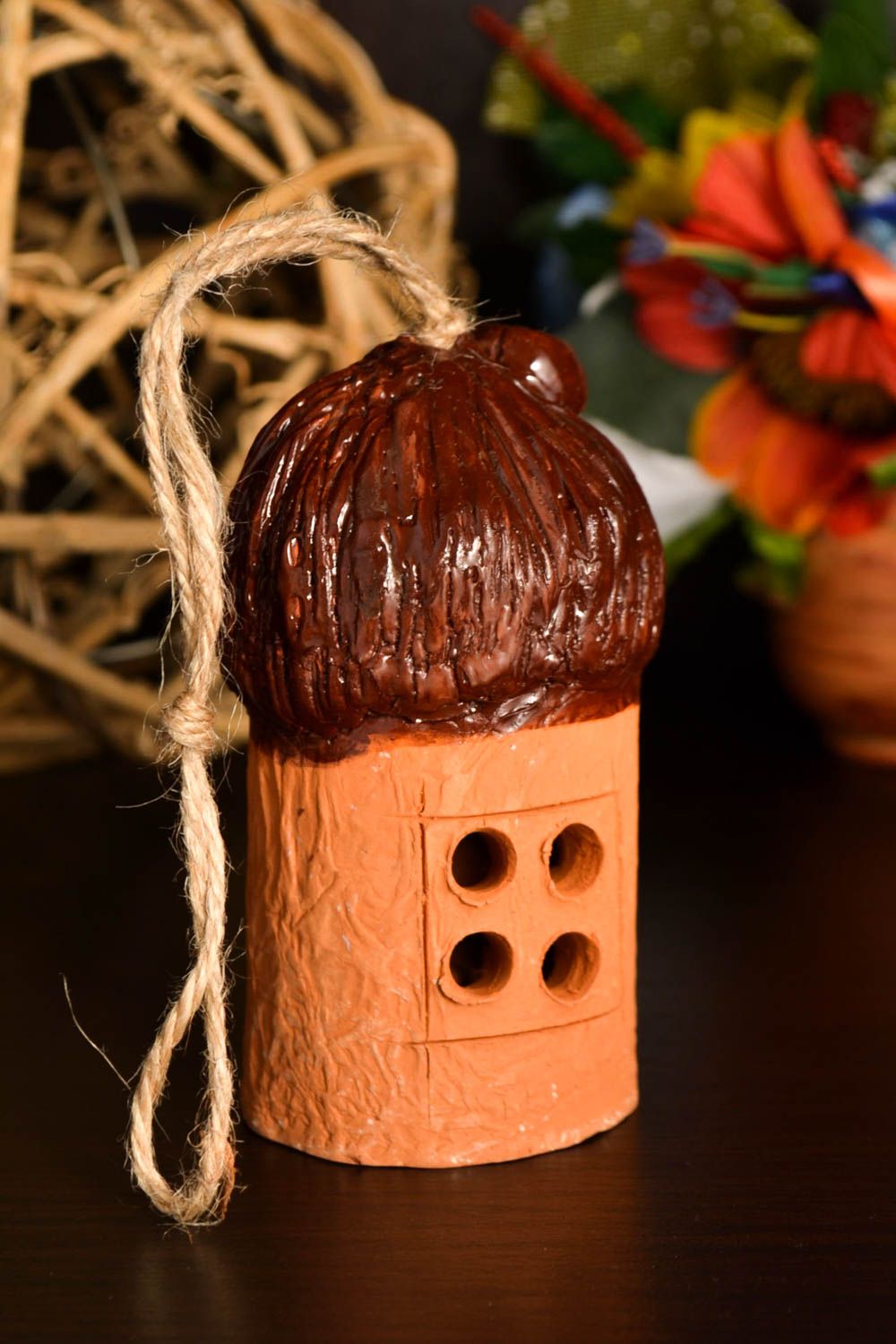 Колокольчик из глины фигурка ручной работы деревенская хижина глиняный сувенир фото 1
