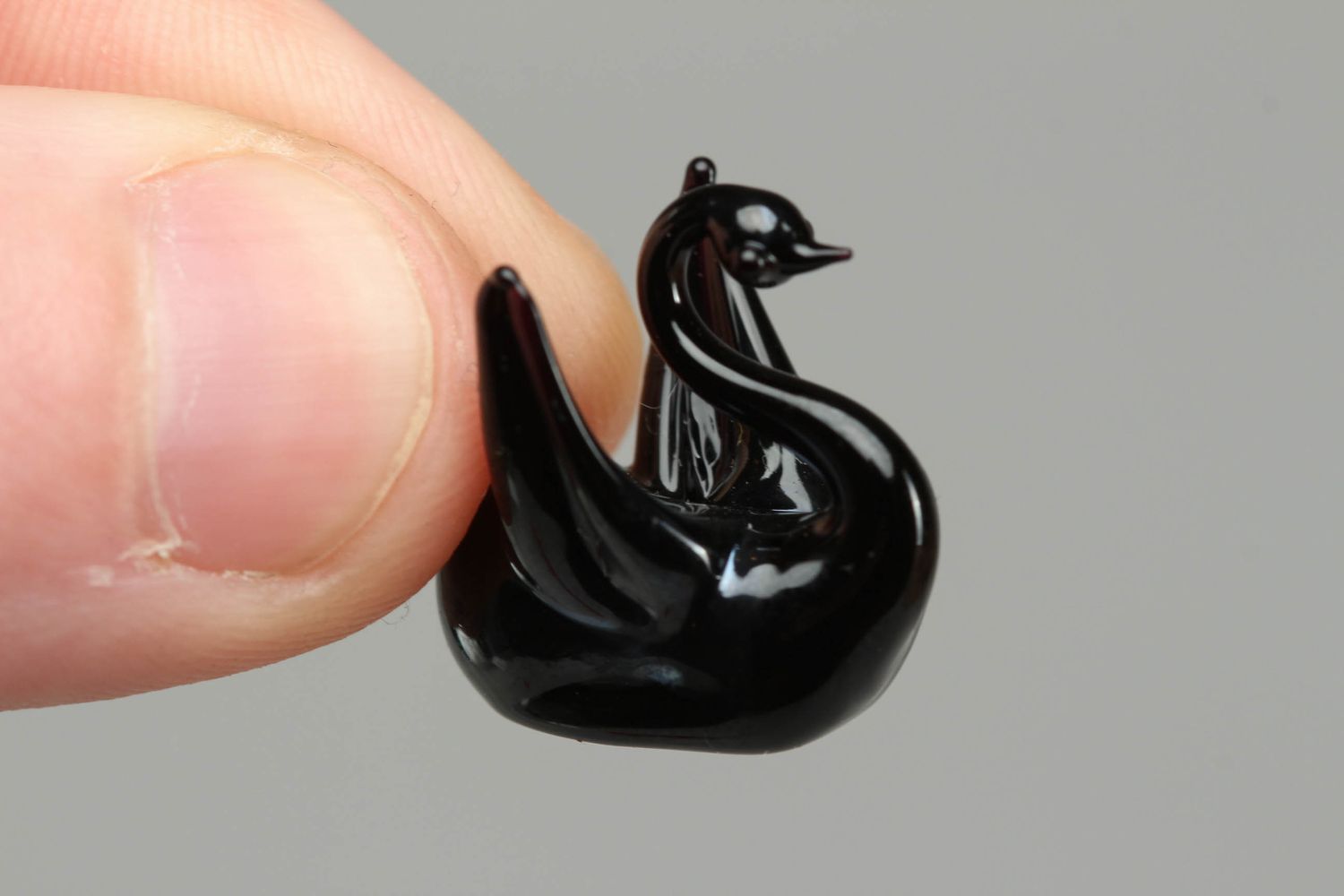 Стеклянная статуэтка ручной работы Черный лебедь фото 4