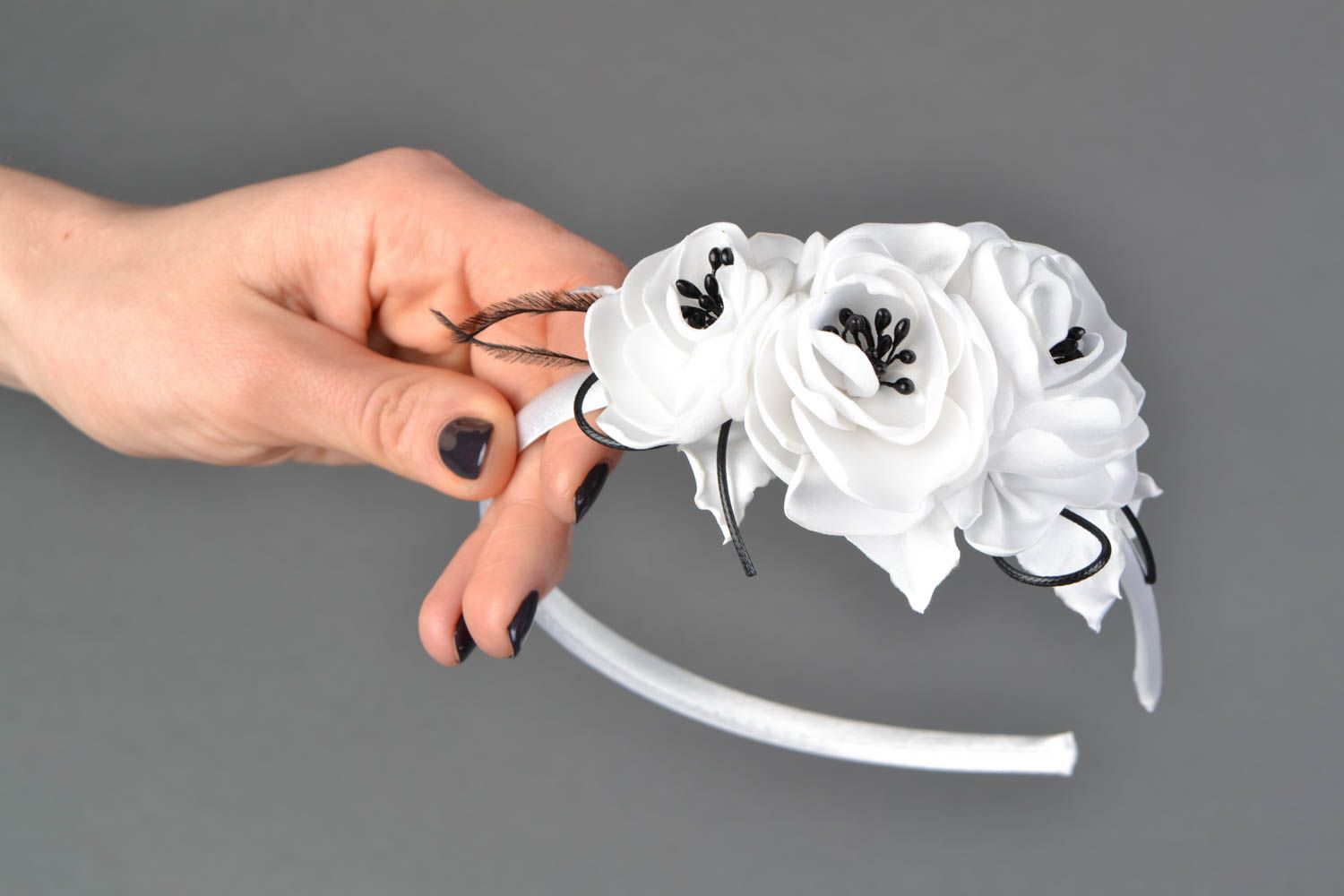 Serre-tête fleurs en ruban de satin étroit Roses blanches fait main pour femme photo 1