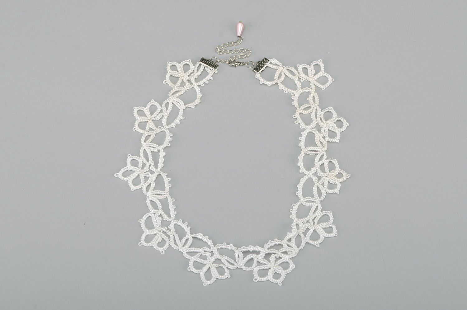 White crocheted necklace photo 3