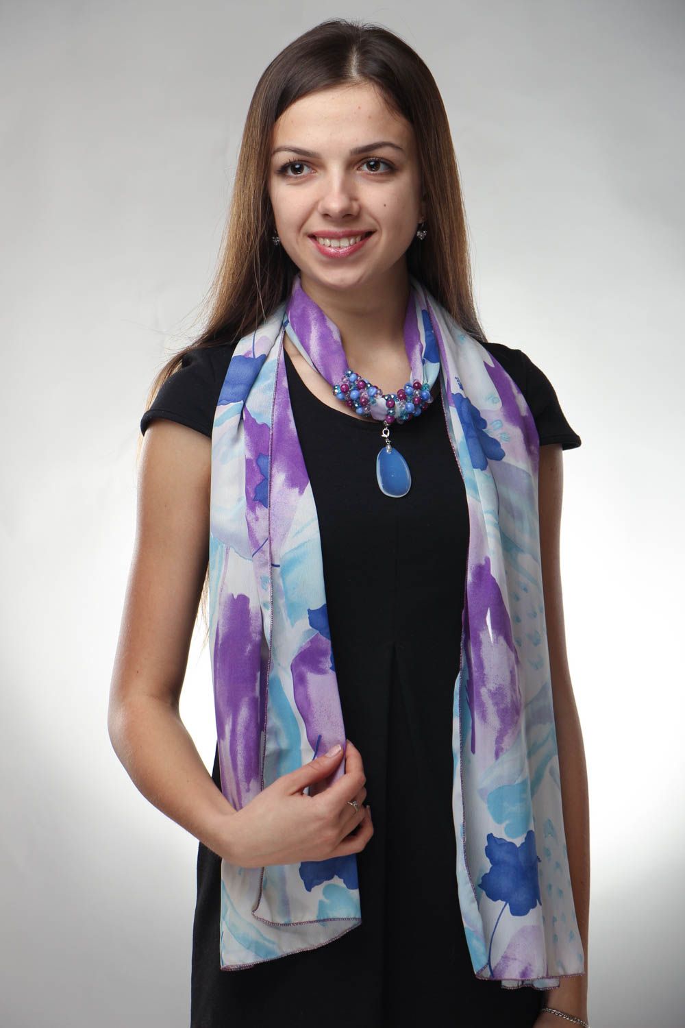 Fashionable scarf with natural stones photo 1