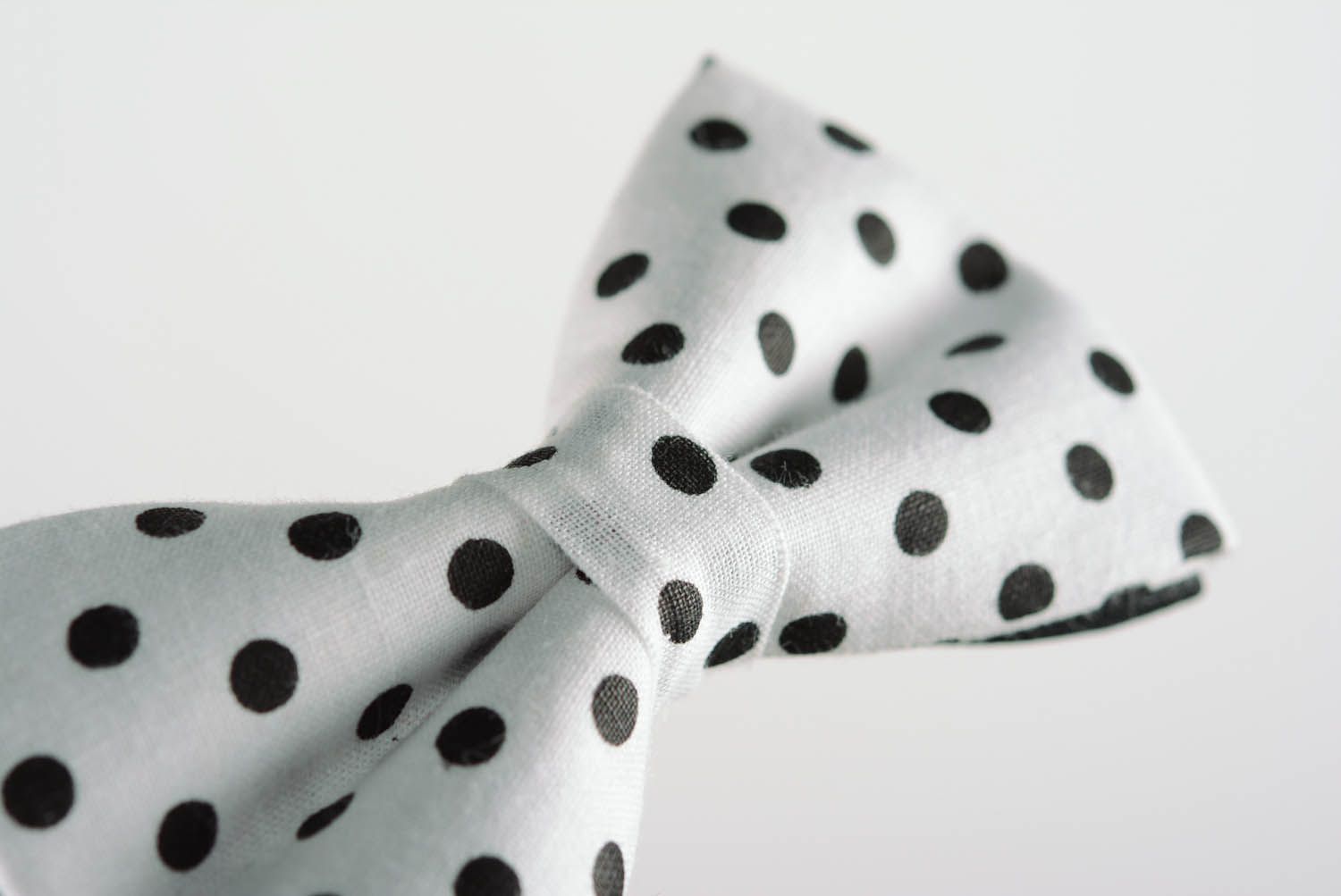 White bow tie with back dots photo 4