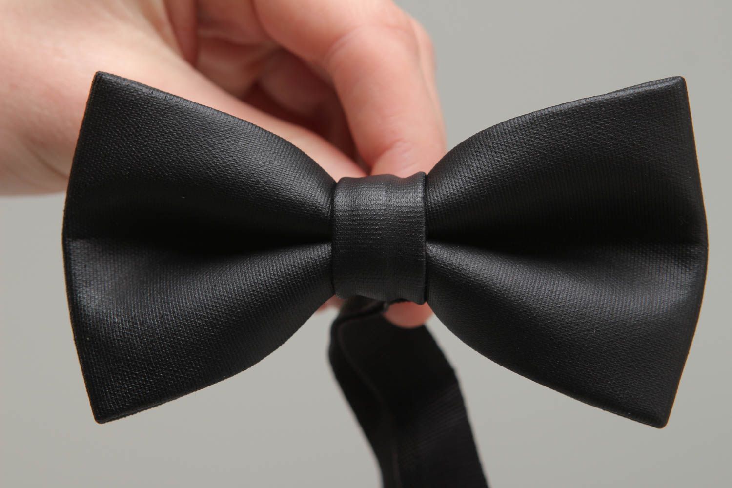 Black satin bow tie photo 4