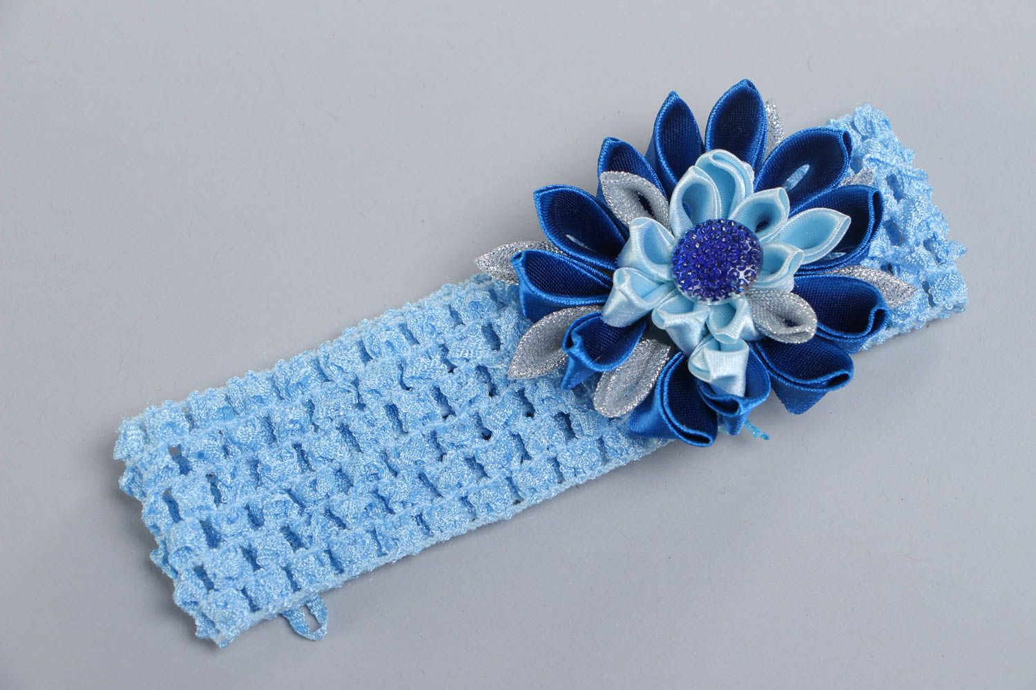 Авторская повязка на голову с цветком в технике канзаши голубая хенд мейд фото 2