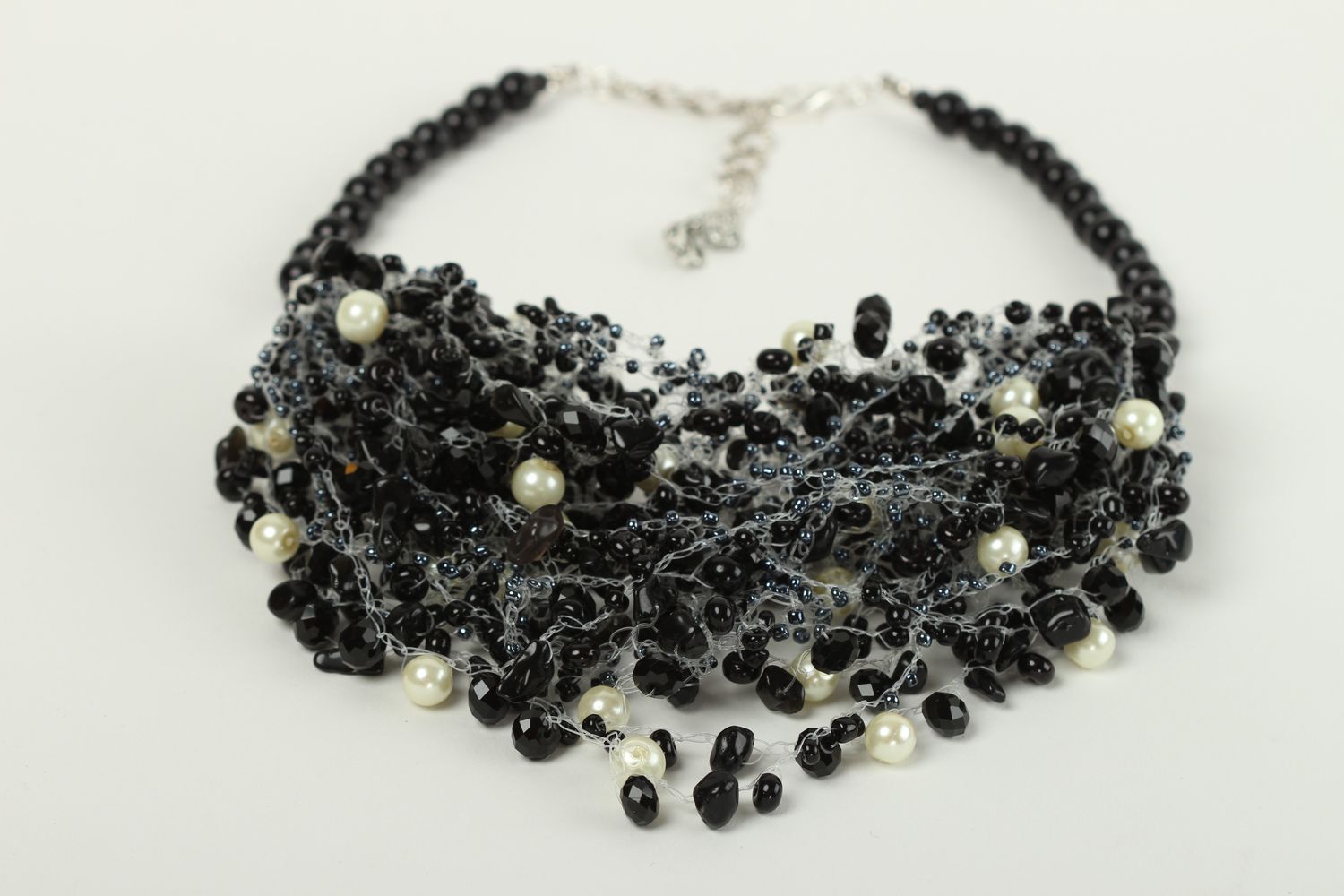 Handmade Perlen Schmuck Collier Kette Accessoire für Frauen schwarz weiß schön foto 2