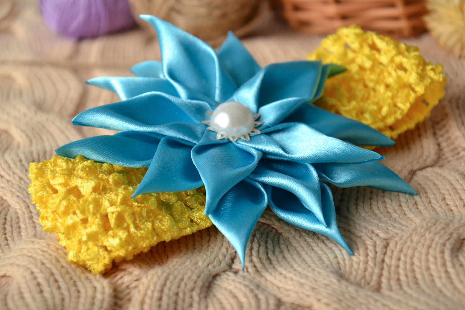 Bandeau à cheveux fleur bleue en satin accessoire de design mode fait main photo 4