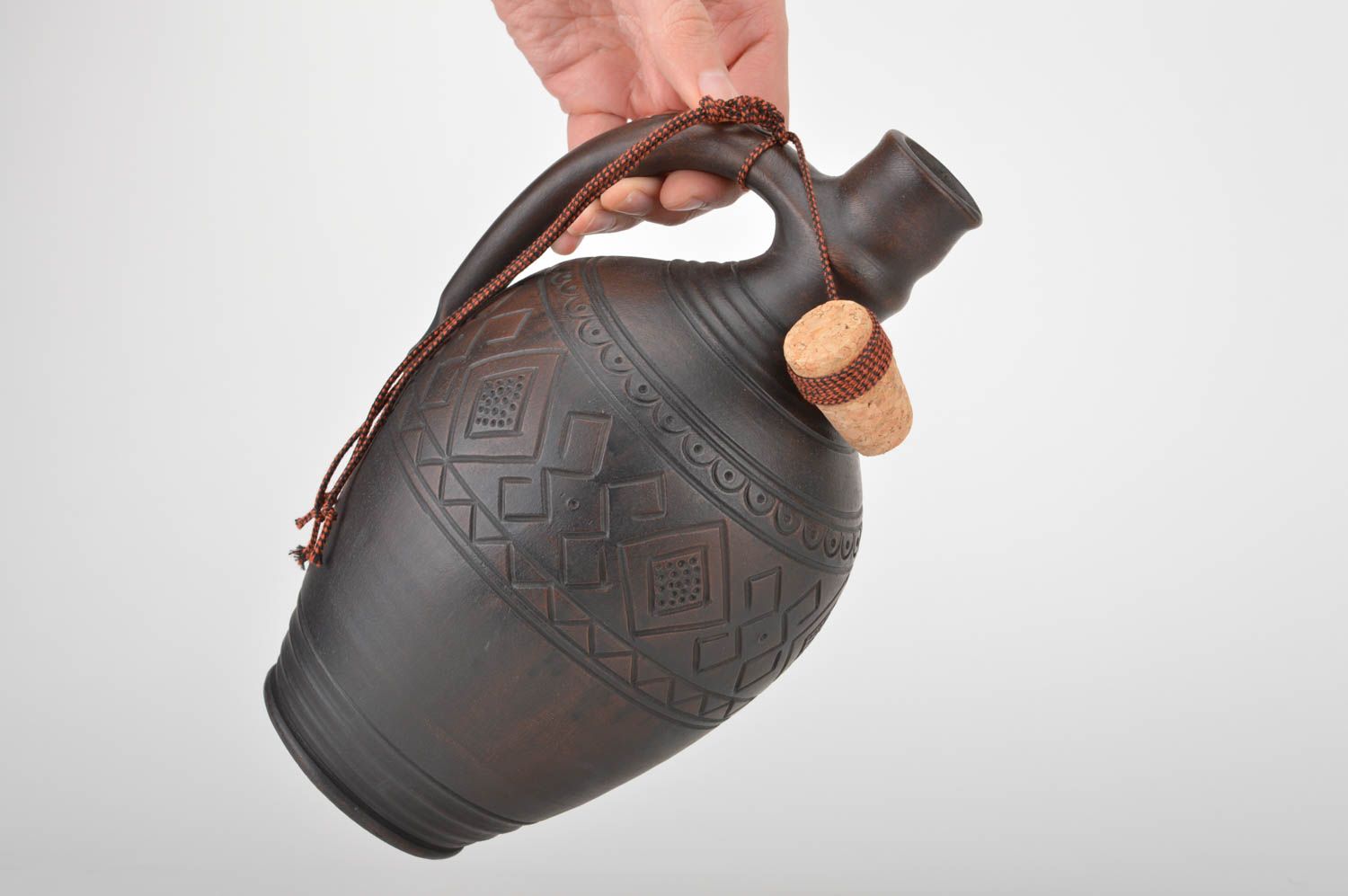 Botella cerámica con corcho decorativa artesanal marrón con ornamento 330 ml foto 3