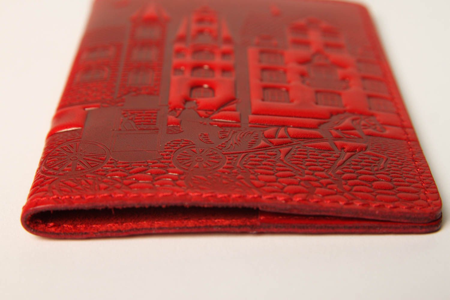 Кожаный аксессуар хенд мейд необычный подарок красная обложка на паспорт фото 4