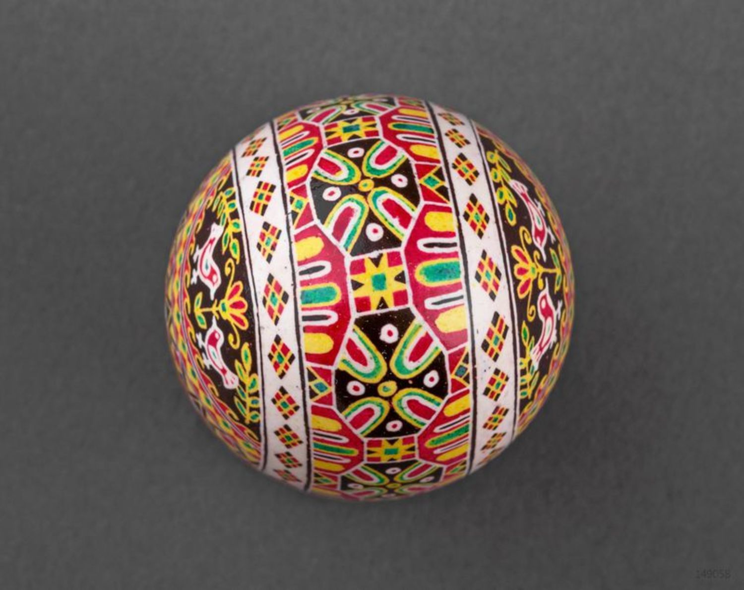L'uovo di Pasqua dipinto a mano L'uovo ucraino fatto a mano L'uovo decorativo
 foto 4