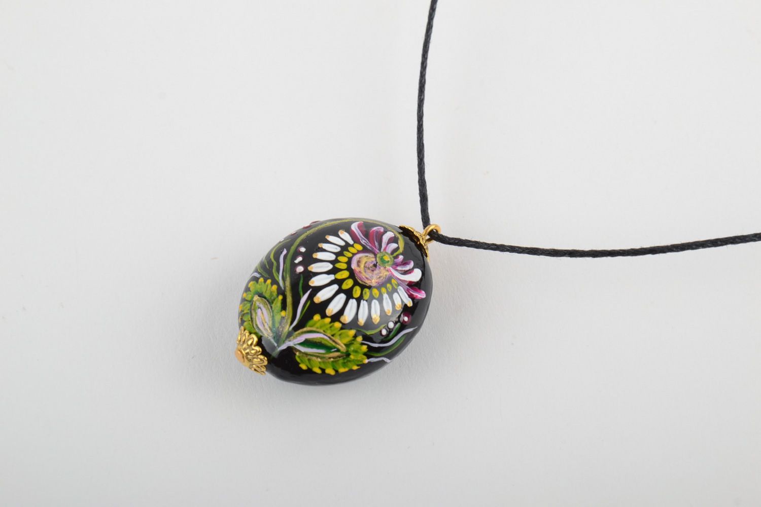 Handmade plastic neck pendant painted with acrylics and equipped with cord photo 2