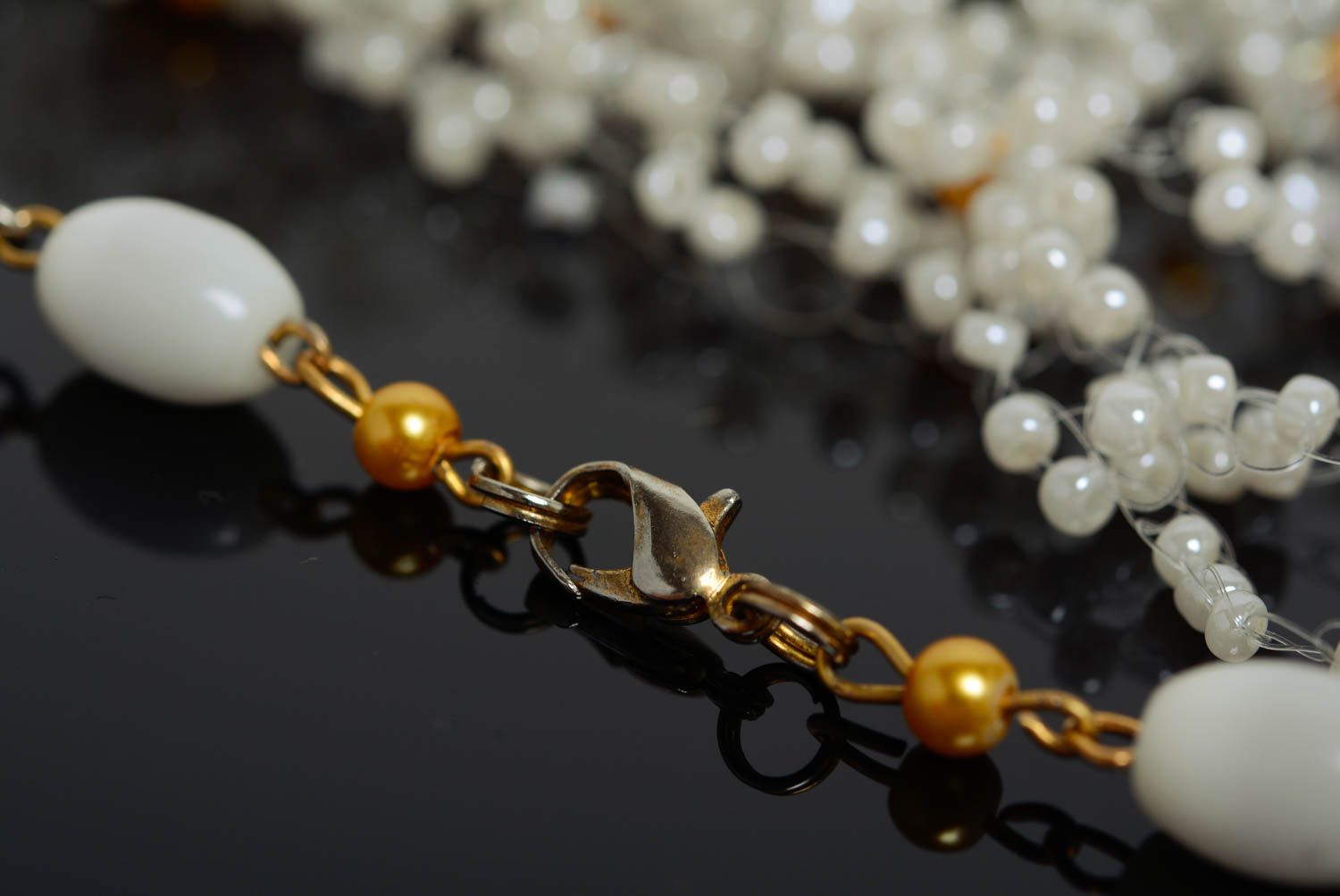 Collier en perles de rocailles aéré fait main multicouche blanc bijou de design photo 5