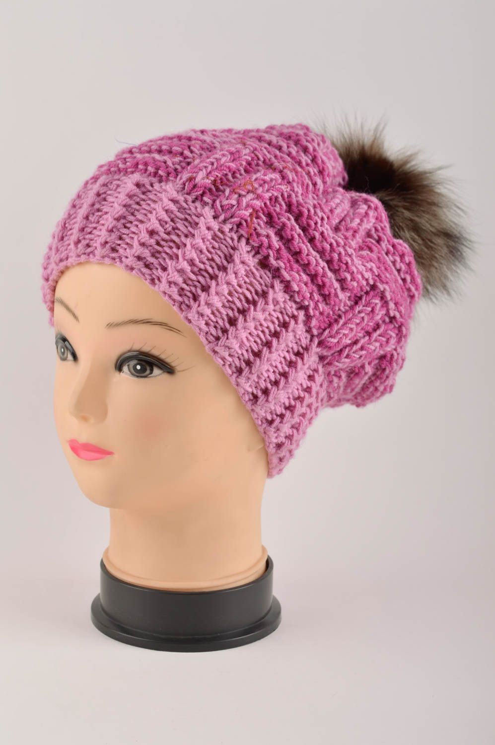 Зимняя шапка головной убор ручной работы шапка с мехом вязаная шапка розовая фото 2