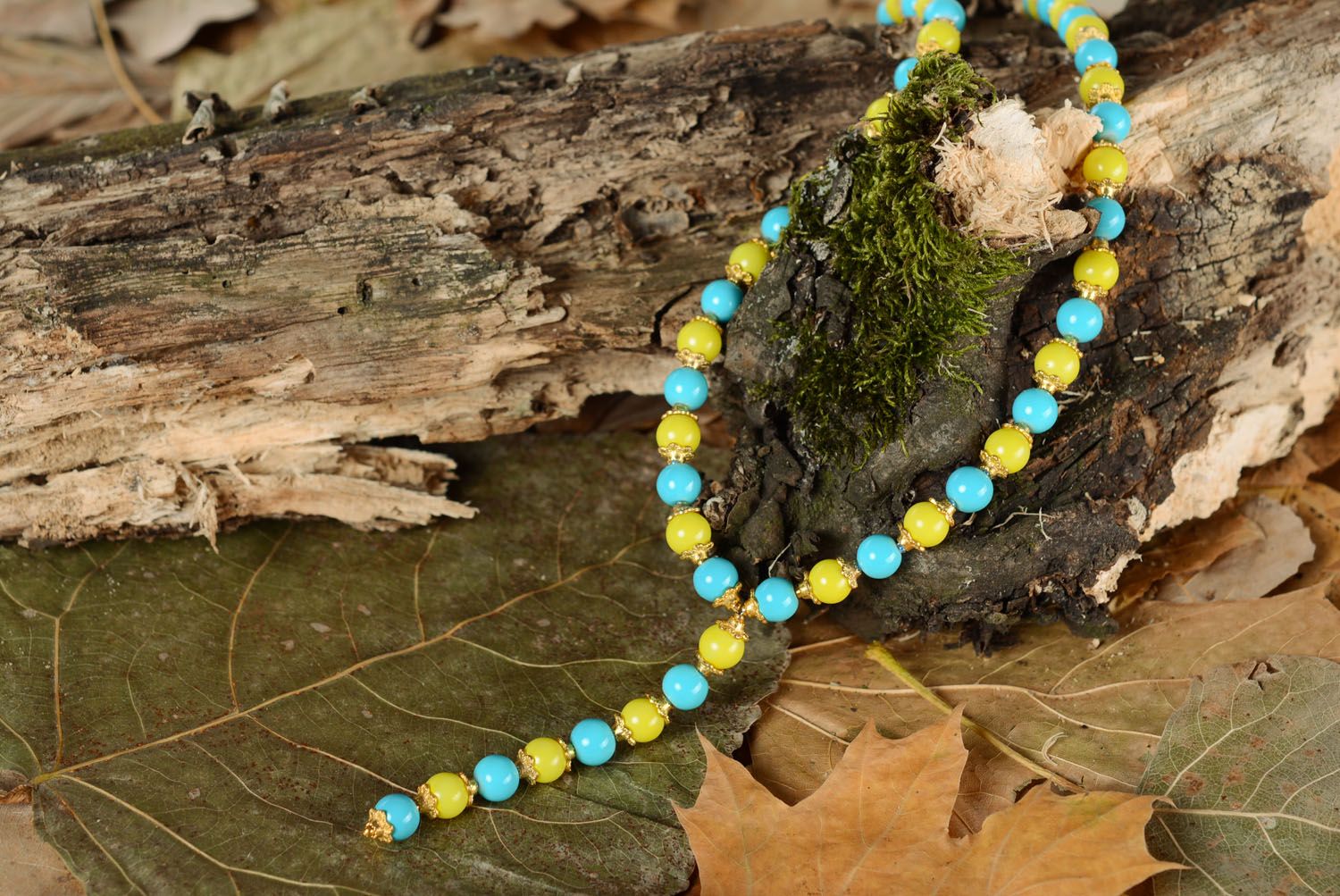 Yellow and blue bead necklace photo 1