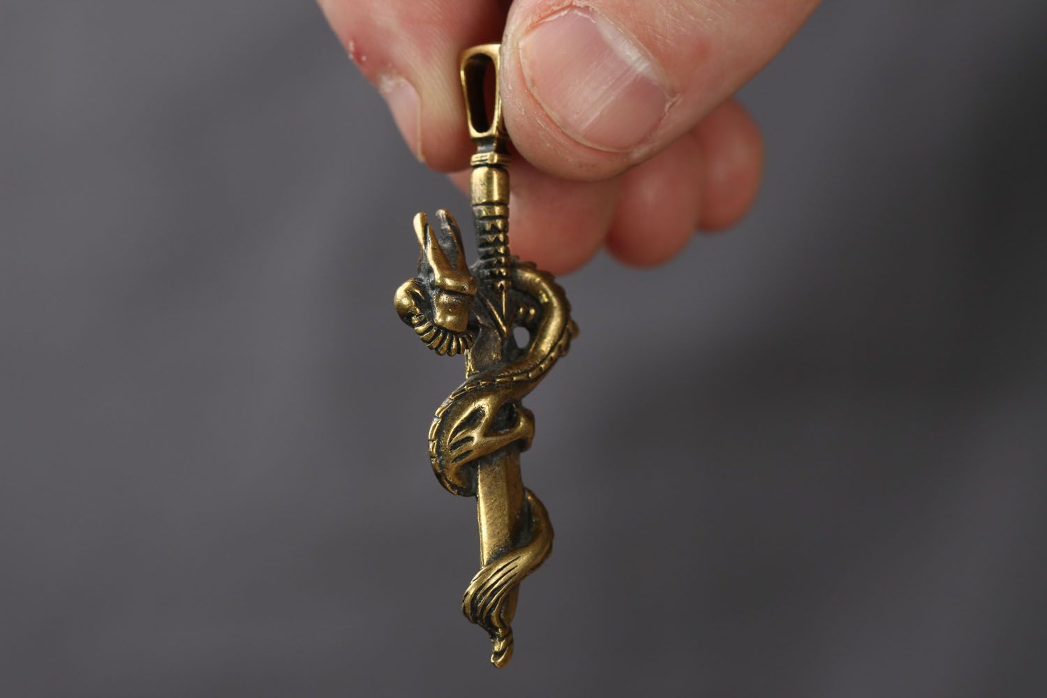 Pendentif en bronze fait main Épée de dragon photo 4