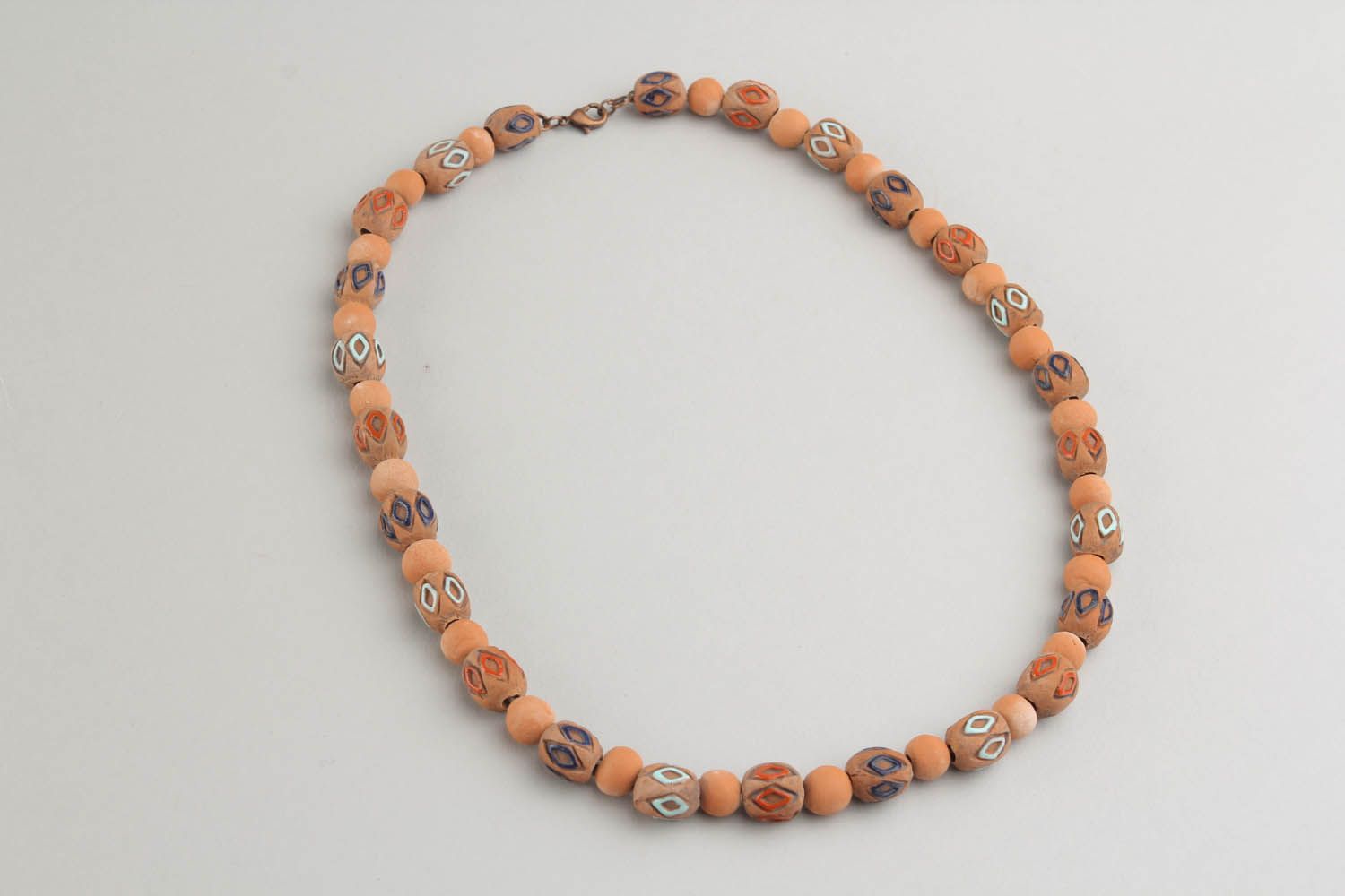 Perlenkette aus Ton im Ethno-Stil foto 4