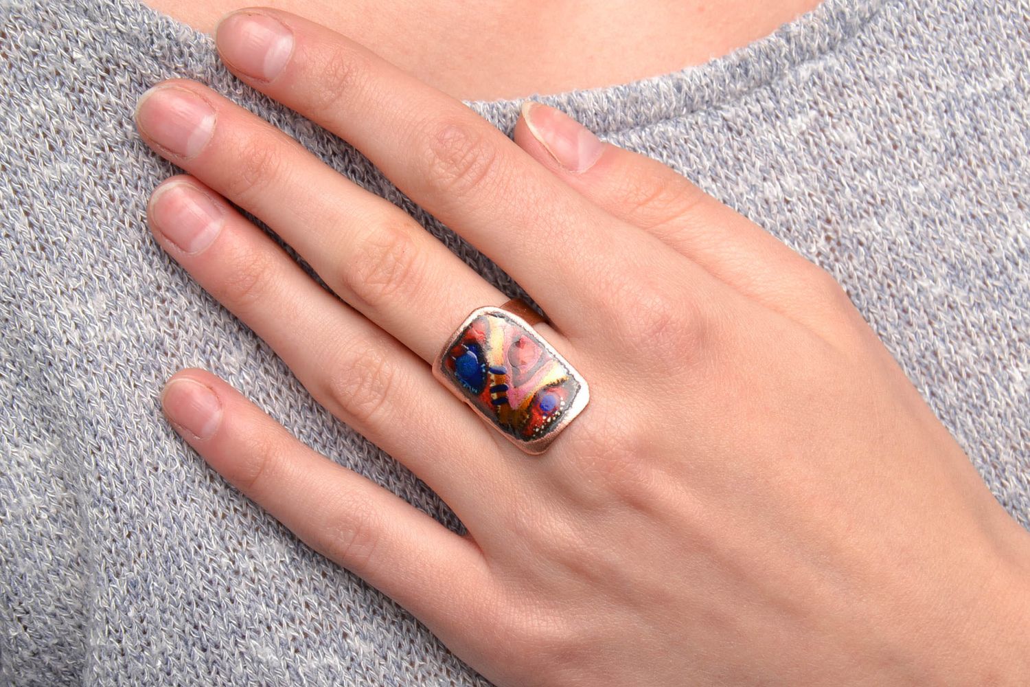 Медное кольцо с росписью эмалевыми красками фото 5