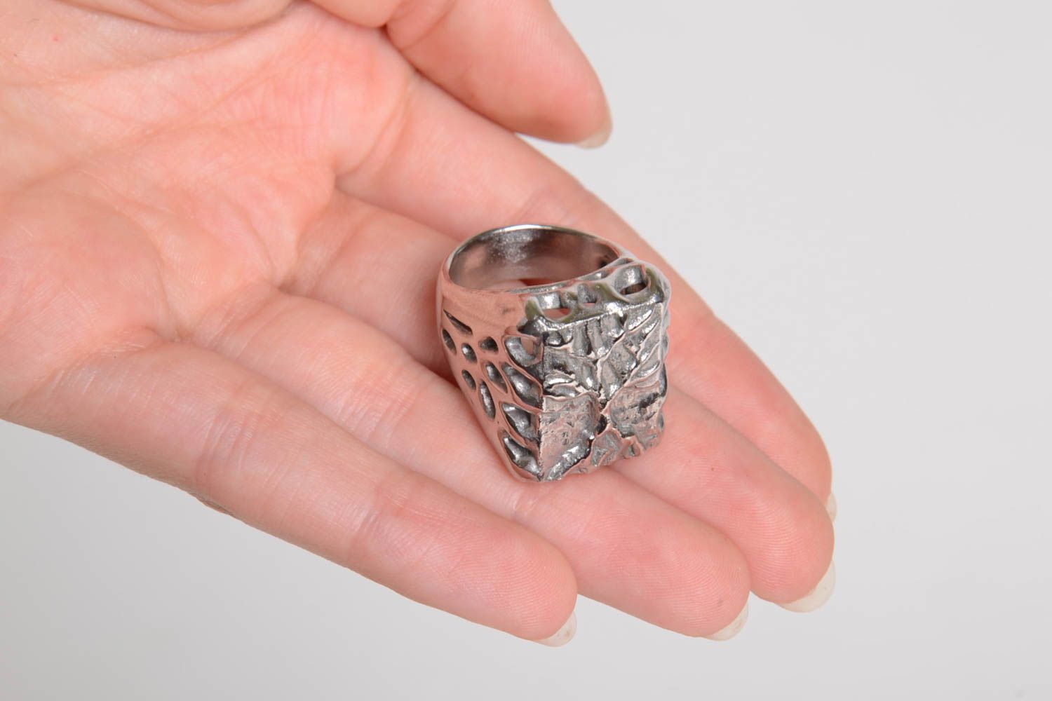 Ring aus Metall handgemachter Schmuck  Ring für Damen mit Bild vom Baum groß foto 5