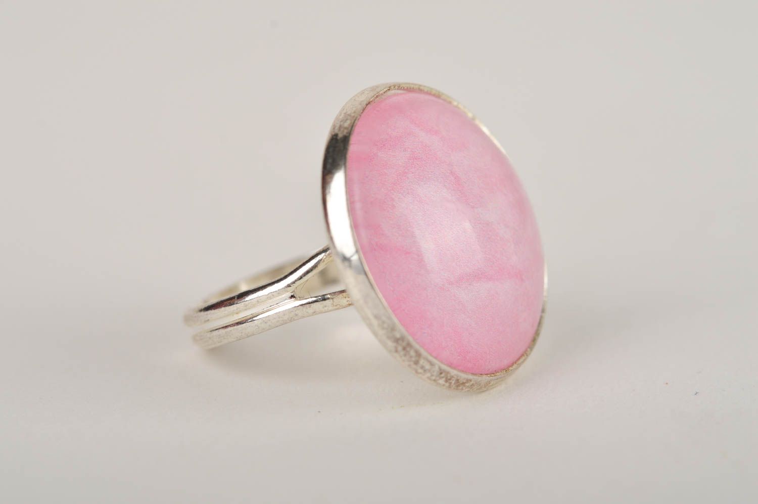 Кольцо из металла ручной работы женское кольцо металлическое украшение Розовое фото 2