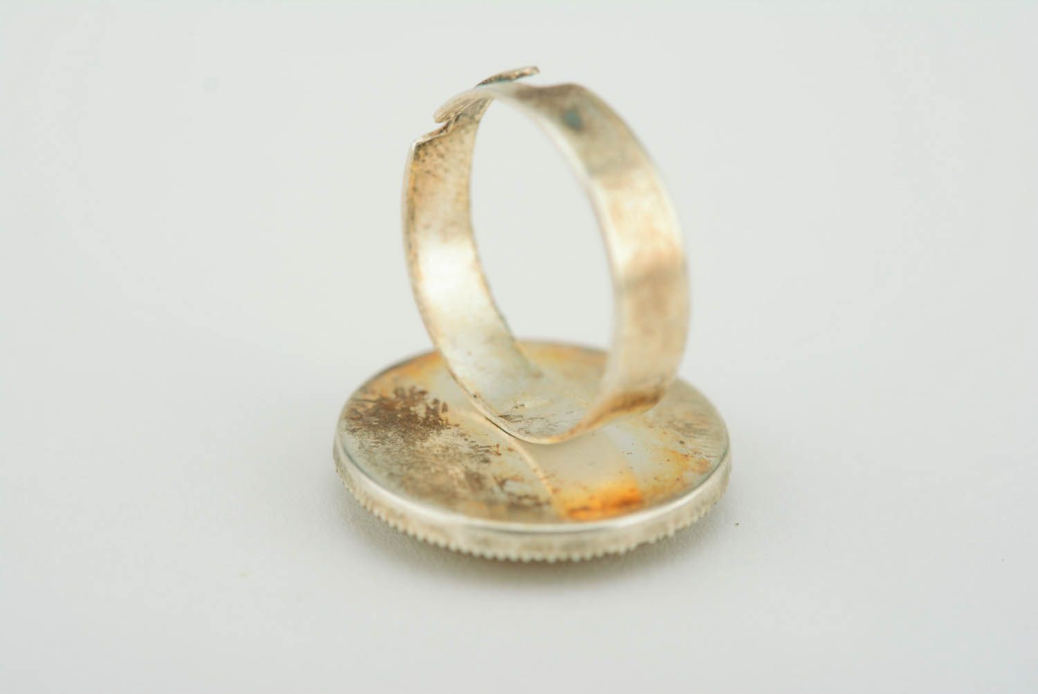 Runder Fingerring aus Epoxidharz foto 4