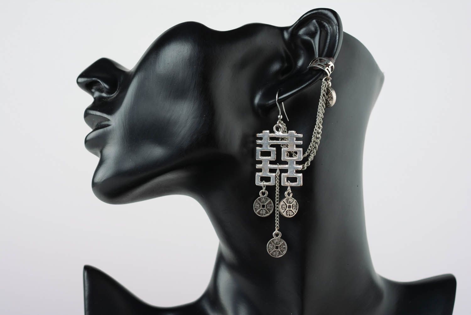 Metal cuff earrings Oriental Tale photo 1