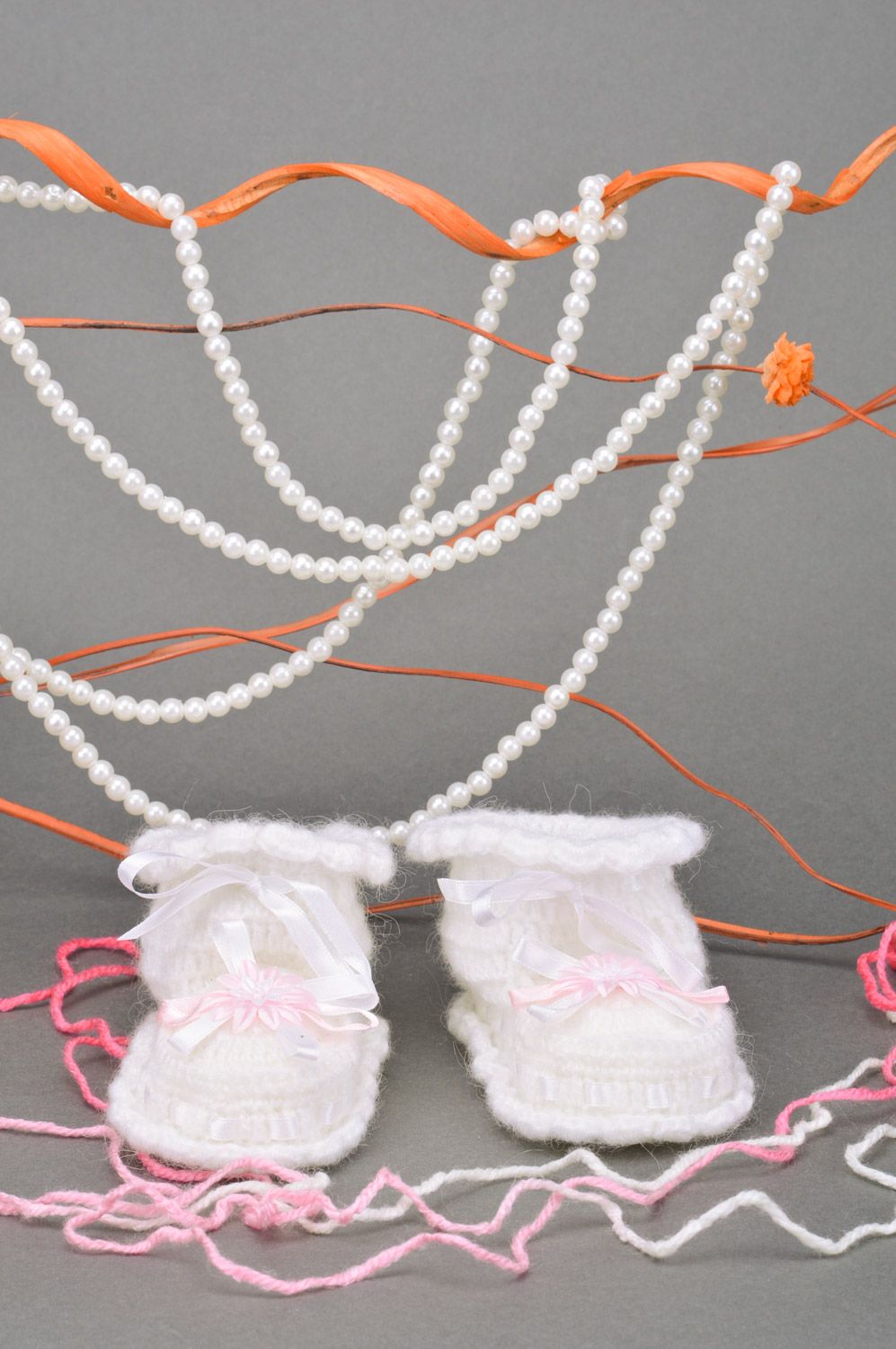 Gehäkelte Babyschuhe in Weiß mit rosa Bändern für Mädchen handmade  foto 1